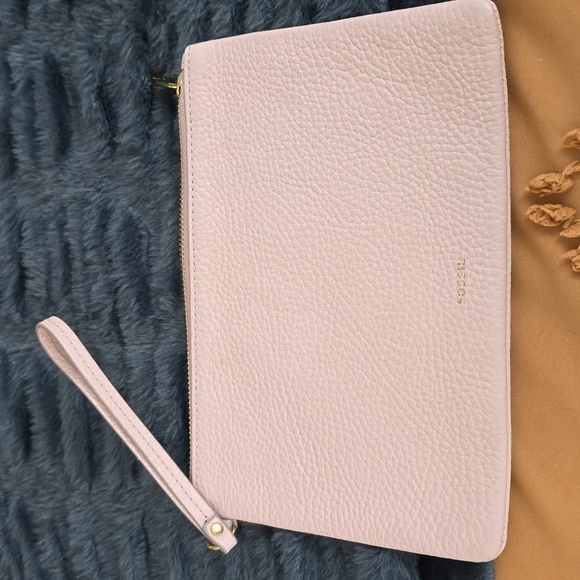 Euc fossil leather wristlet - Picture 1 of 4